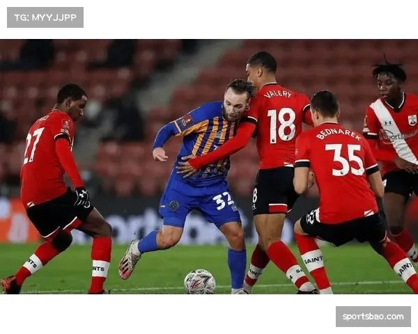 门兴桑德尔前插参与进攻收获进球 但防守回位速度存在隐患